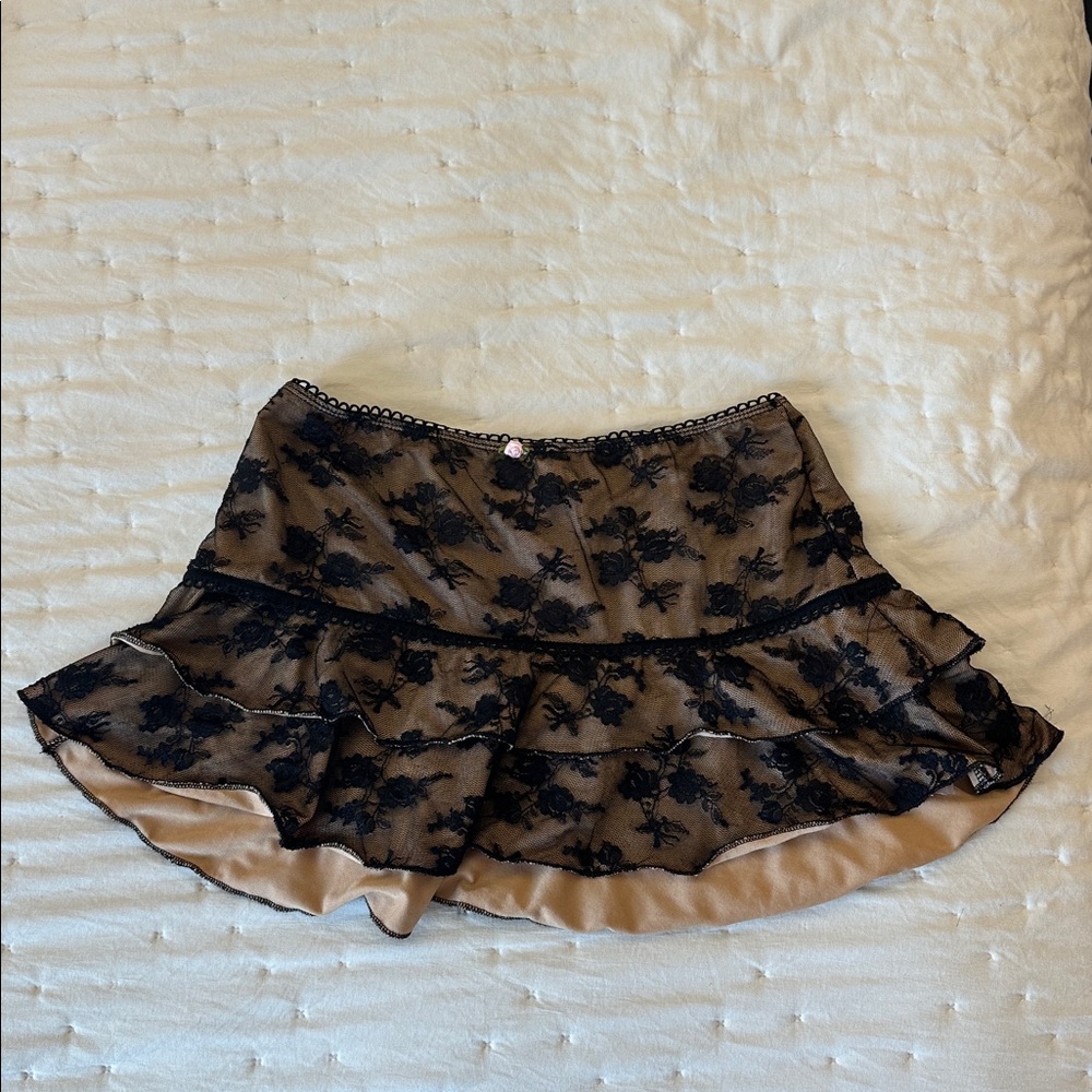 Black and beige edikted lace set Mini skirt and crop top - Picture 4 of 4